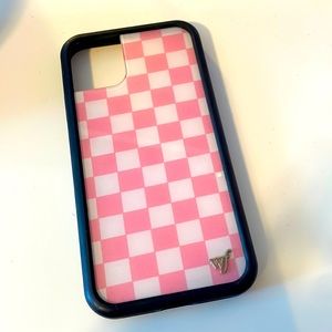 iPhone 11/11pro wallflower case!